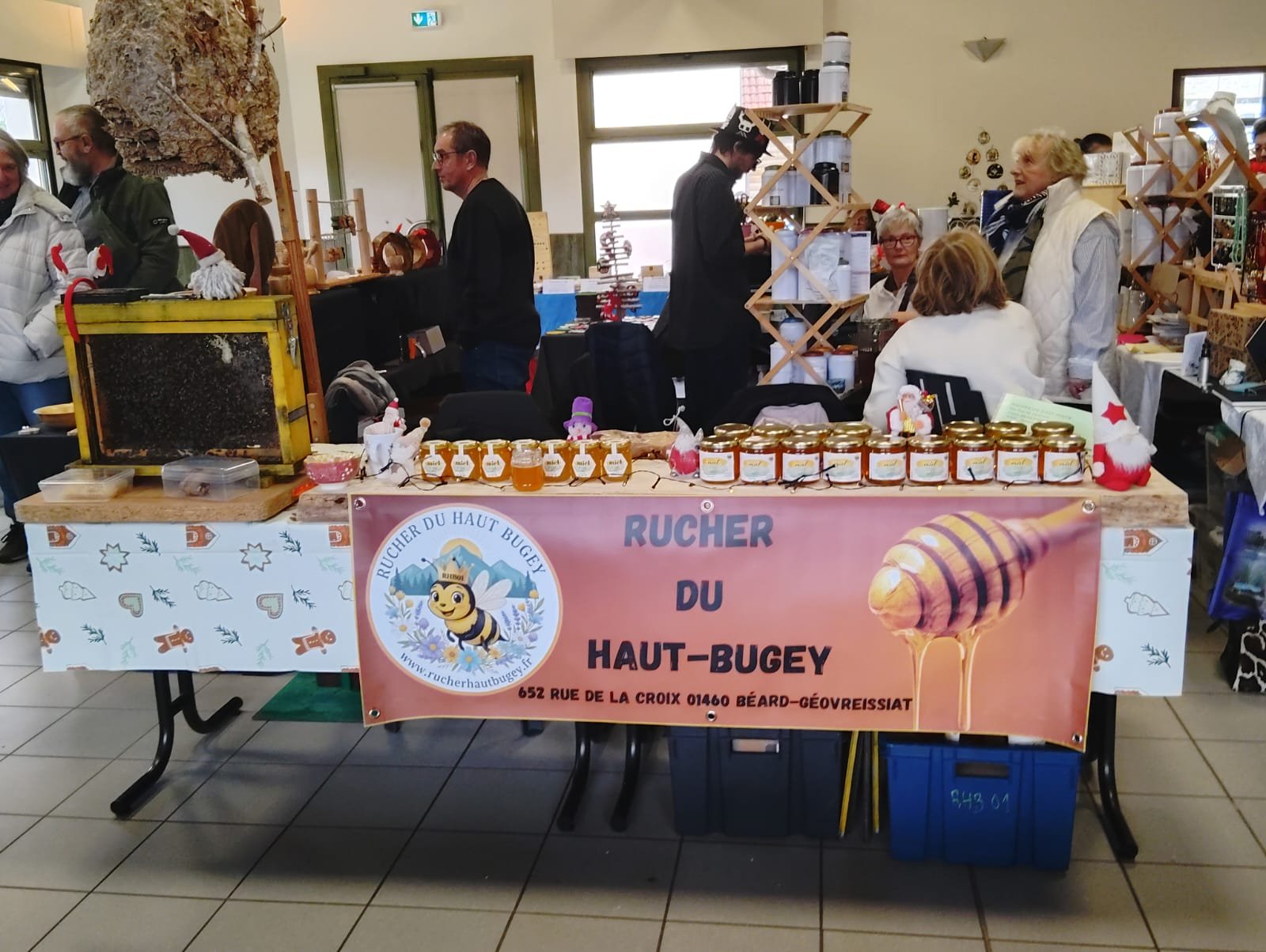Stand du Rucher du Haut Bugey au marché de Noël de Béar-Géovreissiat